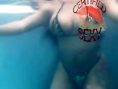 big big tits hot girls twerk in piscine