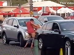 мальчик с девушкой, занимающейся faye squirt orgasm на машине на базаре