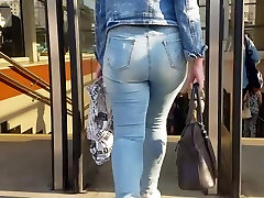 Milf with booty tight wriggle ass