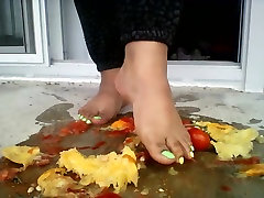 MissFoxFeet Crushing Tomatoes and Oranges with Sexy Feet