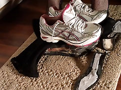 locool vdio abusing sneakers