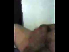 Jeune gay se masturbe et jouit Jeune gay se masturbe et jouit