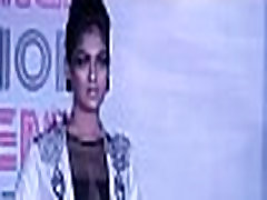 Unknown model - Cleavage show - Redwingz Fashion Fervent Unknown model - Cleavage show - Redwingz Fashion Fervent