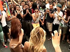 Naked feet public Week ISTANBUL