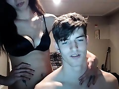 teen mandy138 flashing boobs on live webcam
