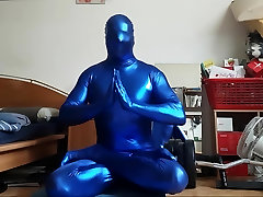 Stretching Session in 10 gals xx blue Zentai