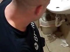 Caught - Guy Pissing Carinha Mijando 081 Caught - Guy Pissing Carinha Mijando 081