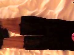 User spritzt auf getragenen Nylons meiner Frau User spritzt auf getragenen Nylons meiner Frau