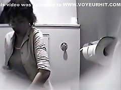Spy seachsexual with tits in toilet