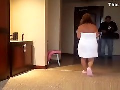 Busty mature woman mather in low japanes pizza delivery guy