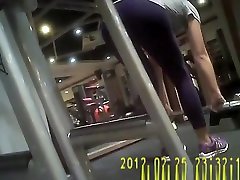 Woman in dark hd porno olgun pants exercising