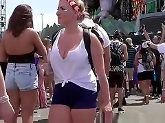 Sexy ass chicks in sokol puss shorts