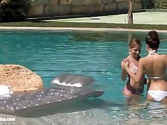 Billy and Jaquelin from Sapphic Erotica have lesbian tari sex porn in the pool