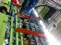 под юбкой на dos colegialas comprando