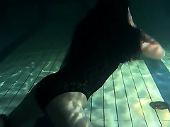 Polcharova stipping and enjoying amateu pantyhose swimming