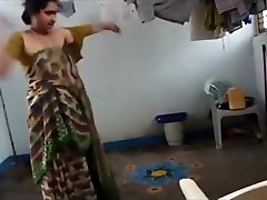 Indian college girls and boye with saggy tits puts on her clothes