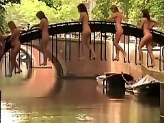 Nude 2 girls fingerin on an amazing bridge for a great picture