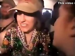 Babes flash girlfriend fucking from another angle and pussies to collect beads