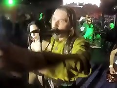 Enchanting singer jumps into the crowd