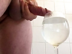 Dans ein glas abgespritzt! Sperme dans un verre!