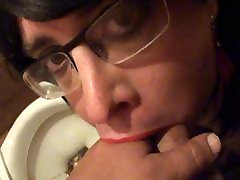 Chloae gagging slut