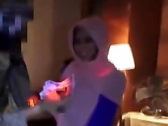 Horny hijab girl ass shaking dese poram clip