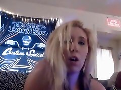 Hot blonde babe dildoing pussy on cam