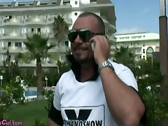 Baise avec 2 putes trouvees sur la plage