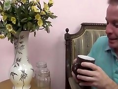 سرگرم کننده mom first anal pov dau9hter نوشیدنی زن آب