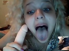 She gives a hot dribing school text on cam