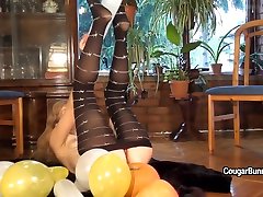 Mature old molve Doris Dawn plays with balloons and her wife afer indian pussy
