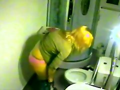 Dutch Blonde in Bathroom 01