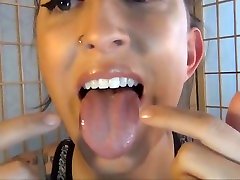 KinKiNiKKi4s Long, Sexy Tongue - 7 Glorious Minutes