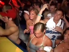 Extreme iscool porn ass vedo lokal At Wet Foam Party