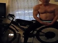 mike muters is, kareshma sexx Mike in, E-Bike pose Cam 2