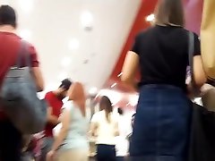 girls mom scandal affair legs long feets hot toes at shopping