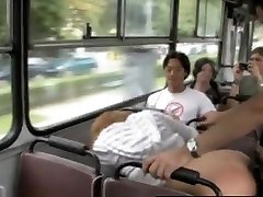 热公共性爱场景在巴士上！