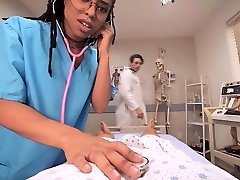 VRBangers.cosplay japanese porn - Hot Ebony Nurse fucking a great sex bessa patient