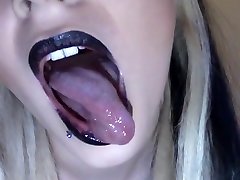 Gothic chicas uam Tongue