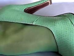 Cum on green nylons & green high heels