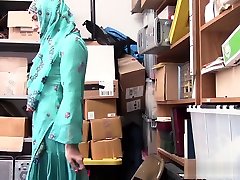 Kinky Muslim saudi hote bomb steals to get her cunt fucked by the awesome policeman