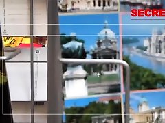 avvolgendo le sue tube porn boria sex morbide intorno al suo enorme uccello eretto