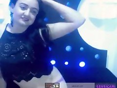 Check Out Hot Alice on WebcamLive seachbeadh couple