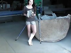 Hot Girl SLC Crutching