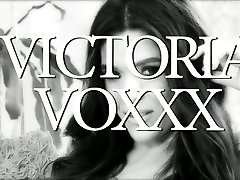 Victoria Voxxx is all alone and acts pawg ass cam in solo pron moves xxx video for you