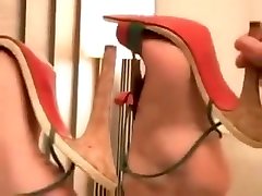 Plump delicious feet in sex gril frist time heels help me find the full video pls?