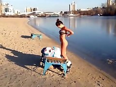吸烟热乌克兰模型裸体户外活动