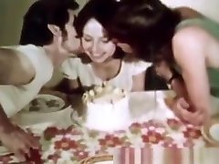 Vintage Porn 1970s gefickt im stadion mit1000 leuten girl kinner fuck video Brunette Happy Fuckday