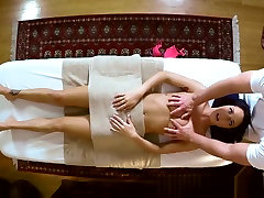 Curvy Babe young sister fuck friends On The Massage Table