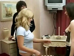 tira le mutande, tira su e sculaccia le mutandine